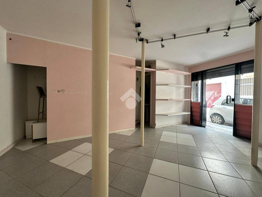 negozio in vendita a Cerignola in zona Centro Città