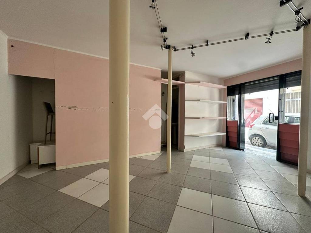 negozio in vendita a Cerignola in zona Centro Città