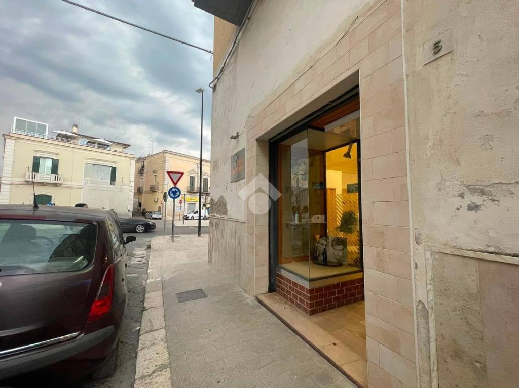 locale commerciale in vendita a Cerignola in zona Centro Città