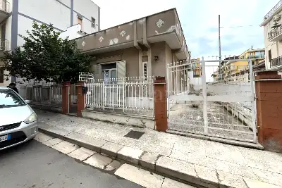 casa indipendente in vendita a Cerignola