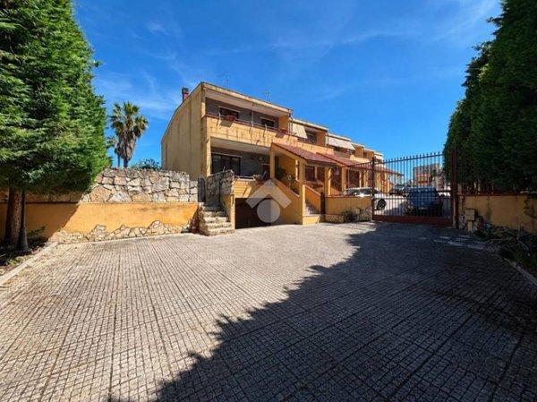 casa indipendente in vendita a Cerignola