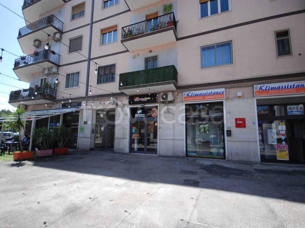 negozio in vendita a Foggia in zona Macchia Gialla
