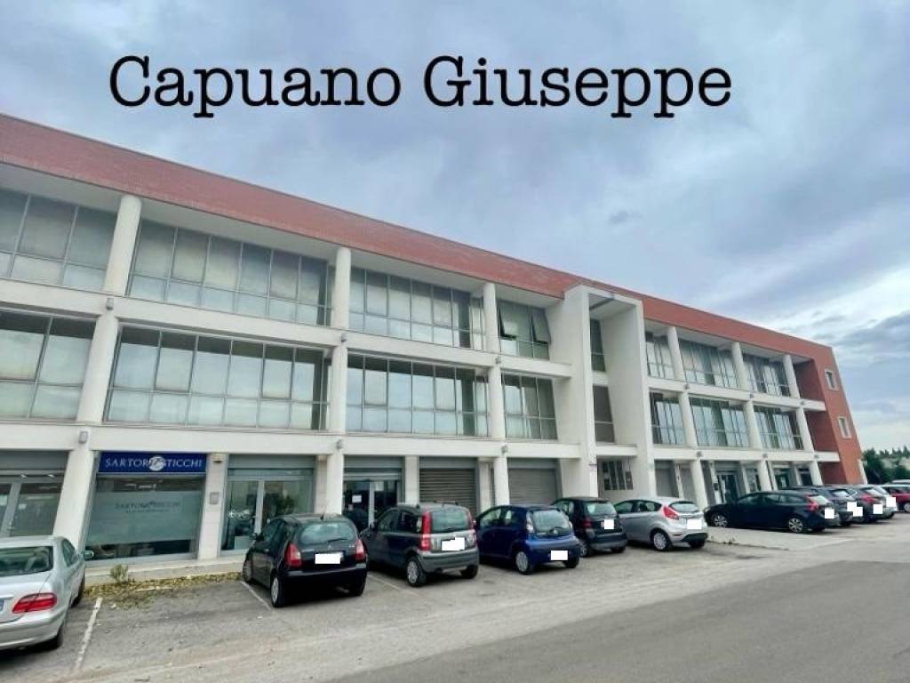 ufficio in vendita a Foggia in zona Villaggio Artigiani