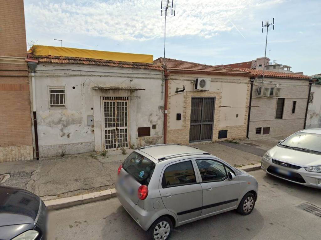 negozio in vendita a Foggia in zona Candelaro