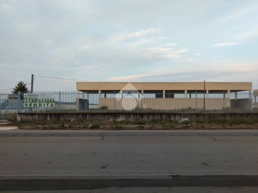 locale commerciale in vendita a Foggia in zona Incoronata