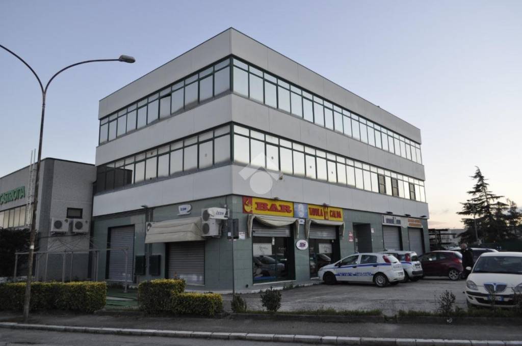 negozio in vendita a Foggia in zona Villaggio Artigiani