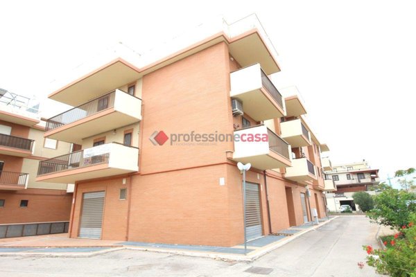 casa indipendente in vendita a Foggia in zona Candelaro