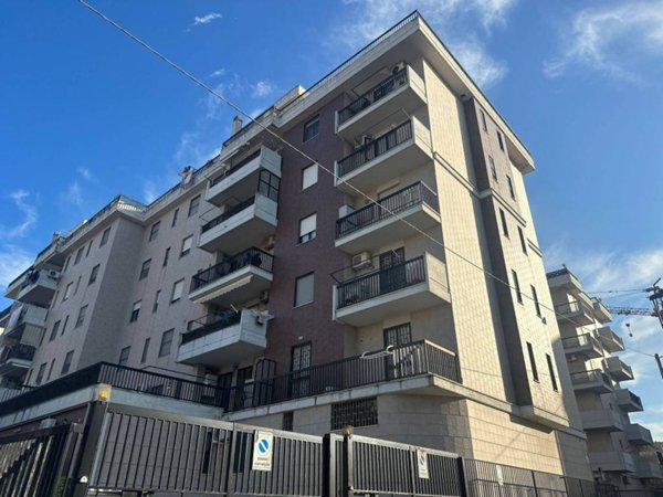 negozio in vendita a Foggia in zona Candelaro