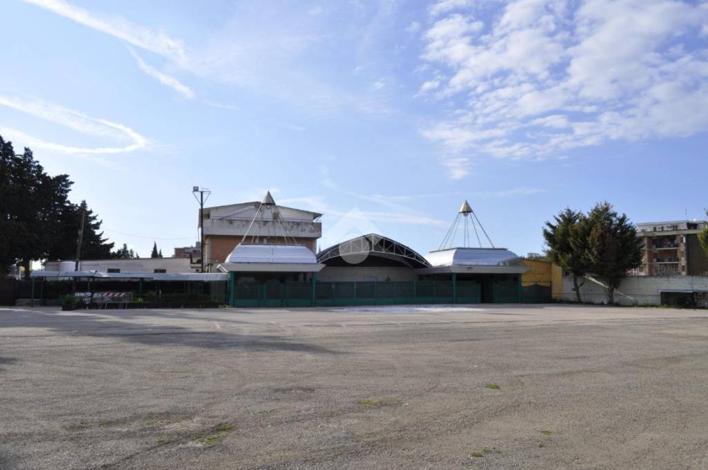 capannone in vendita a Foggia in zona Rione Diaz