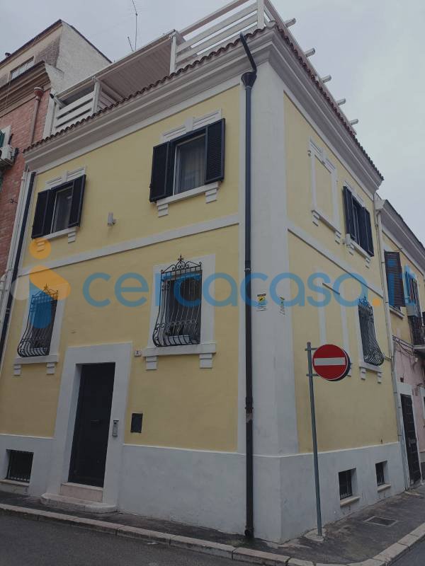 casa indipendente in vendita a Foggia in zona Centro Città