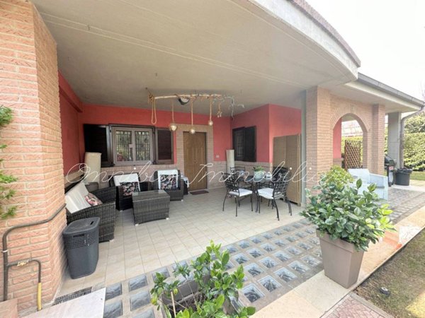 casa indipendente in vendita a Foggia in zona Candelaro