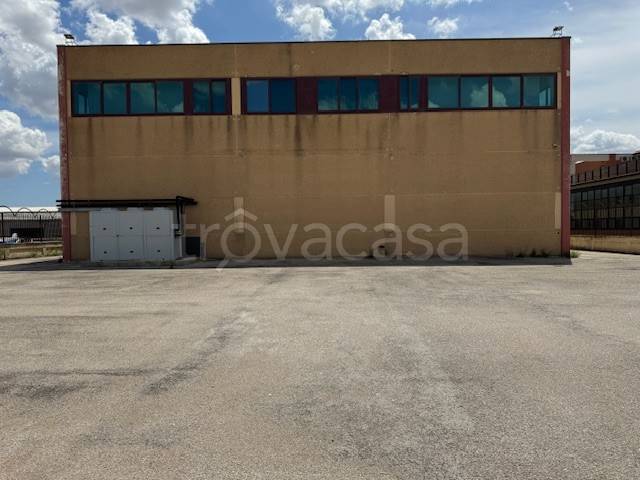 locale commerciale in vendita a Foggia in zona Villaggio Artigiani