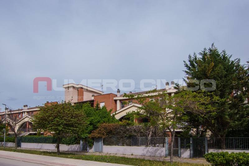 casa indipendente in vendita a Foggia in zona Macchia Gialla