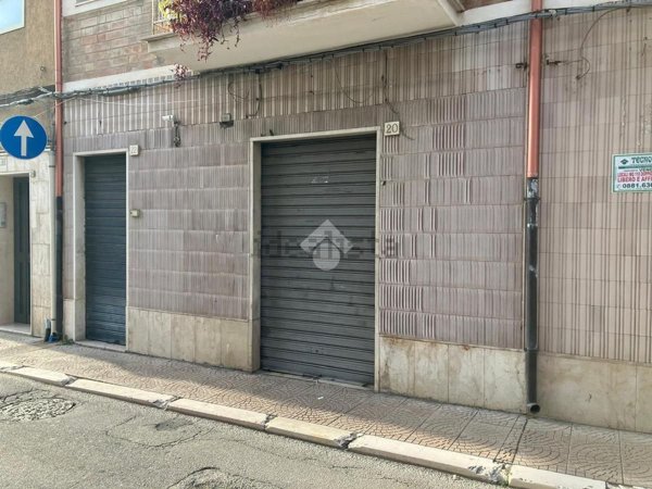 negozio in vendita a Foggia in zona Centro Città