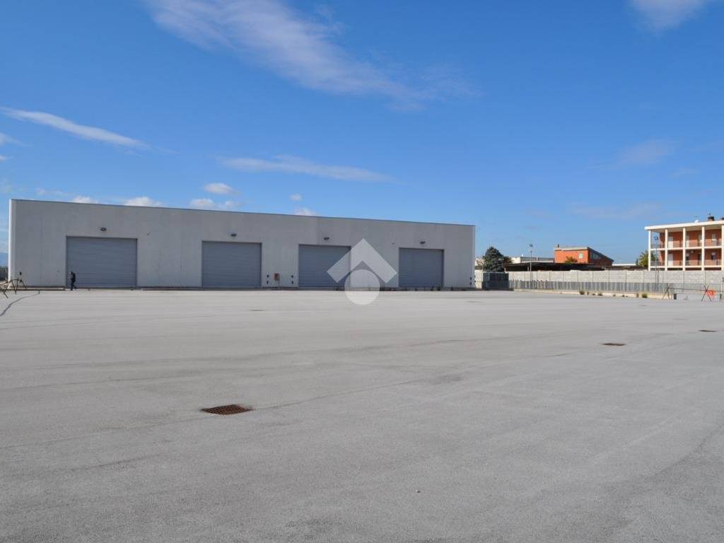 locale commerciale in vendita a Foggia