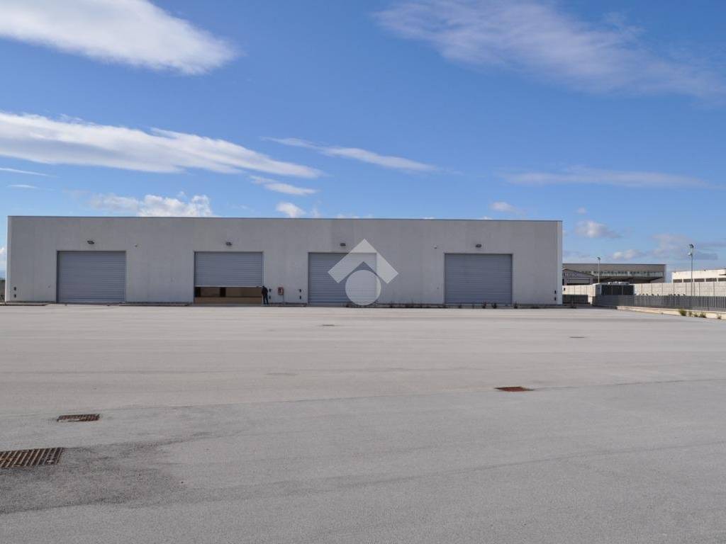 locale commerciale in vendita a Foggia