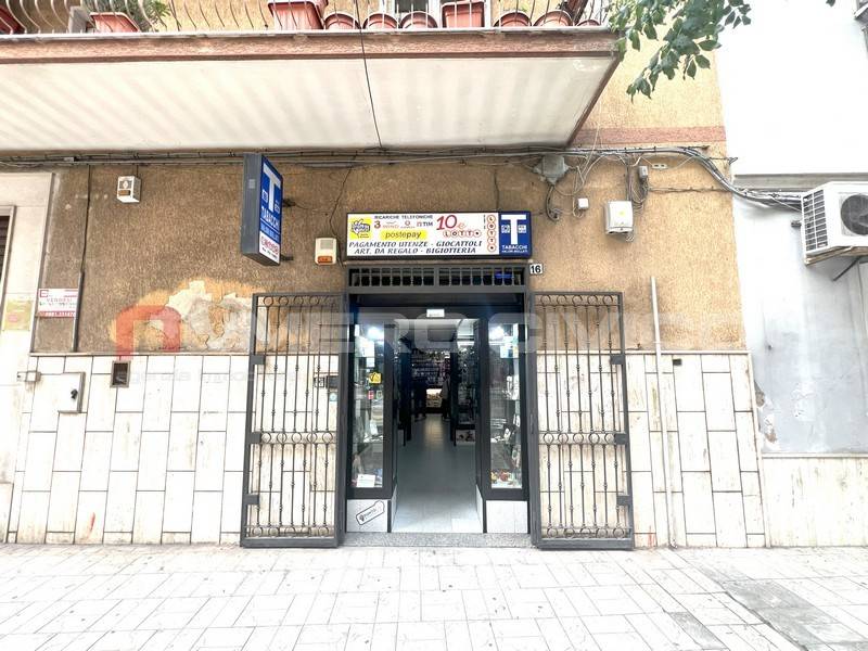 locale commerciale in vendita a Foggia in zona San Ciro