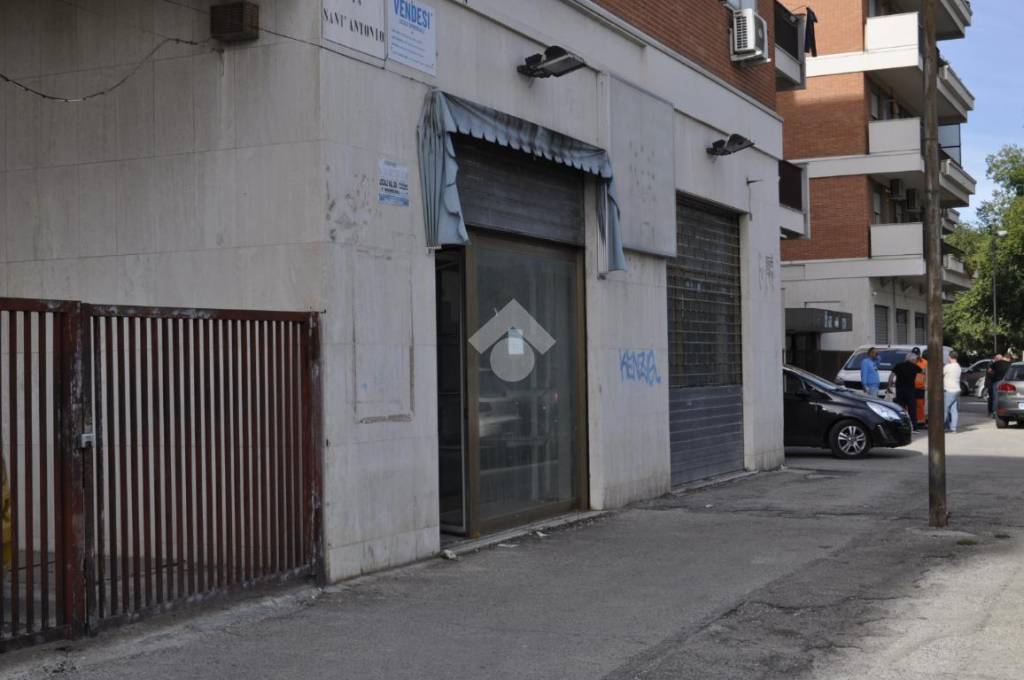 negozio in vendita a Foggia in zona Centro Città
