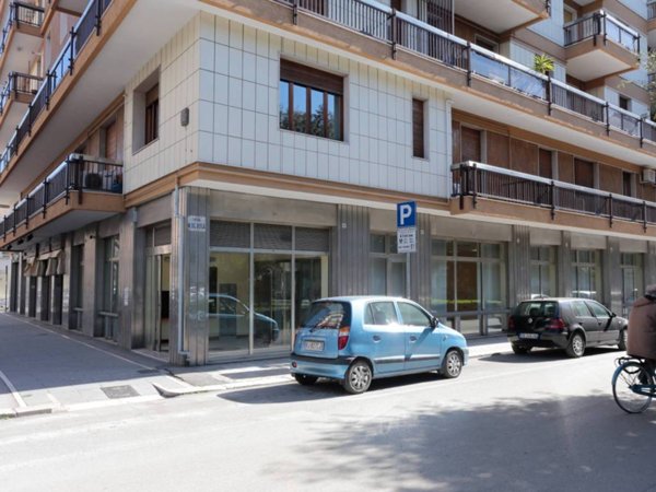 negozio in vendita a Foggia in zona Centro Città