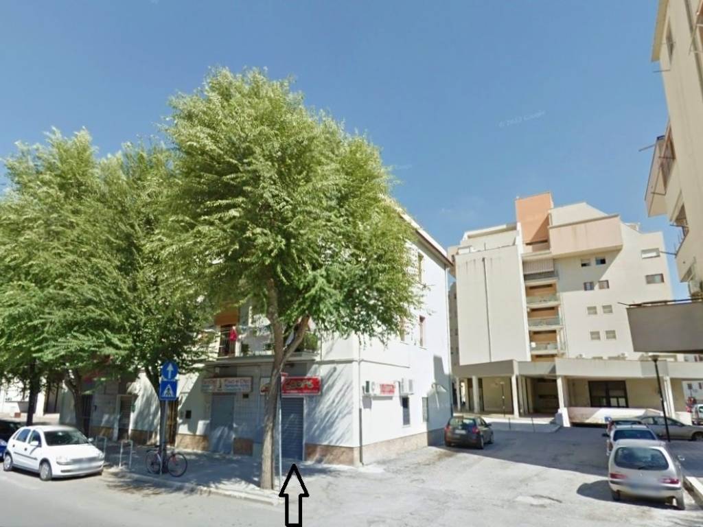negozio in vendita a Foggia in zona Candelaro