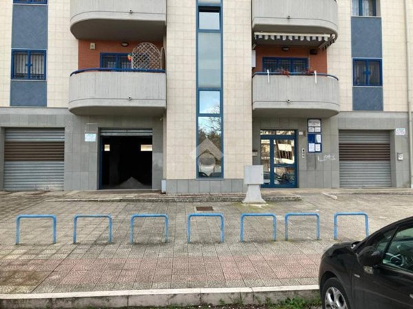 negozio in vendita a Foggia in zona Macchia Gialla