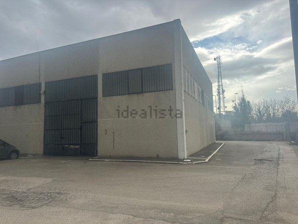 capannone in vendita a Foggia in zona Villaggio Artigiani