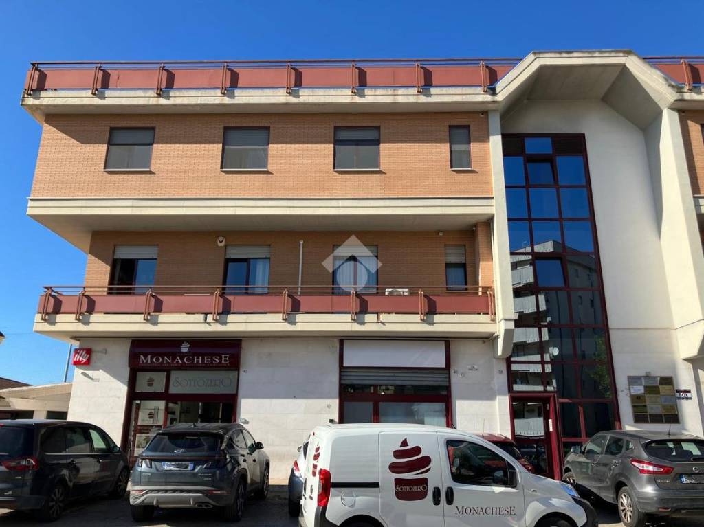 ufficio in vendita a Foggia in zona Macchia Gialla