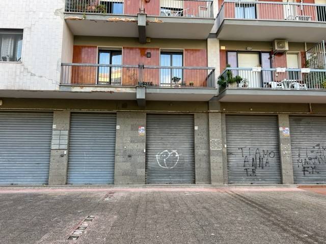 negozio in vendita a Foggia in zona Macchia Gialla
