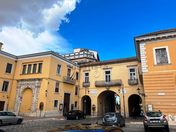 locale commerciale in vendita a Foggia in zona Centro Città