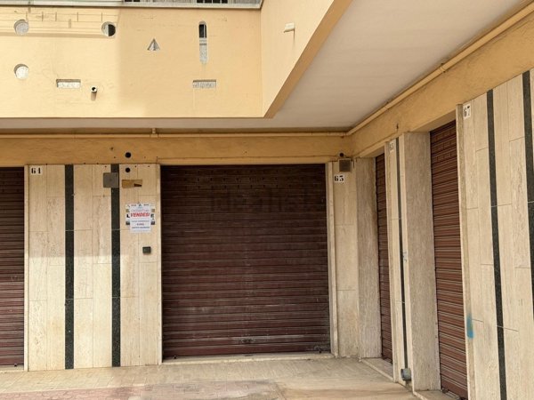 locale commerciale in vendita a Foggia in zona Stadio