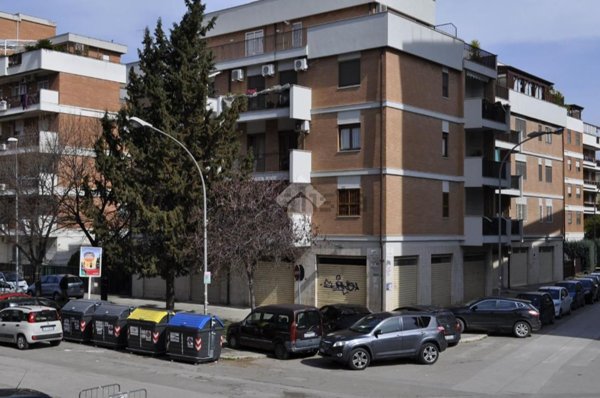 negozio in vendita a Foggia in zona Centro Città