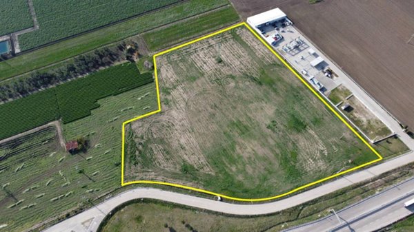 terreno agricolo in vendita a Foggia in zona Incoronata