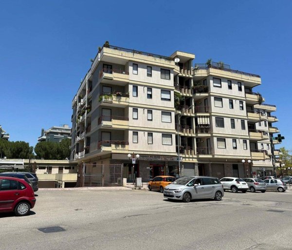 ufficio in vendita a Foggia in zona Macchia Gialla