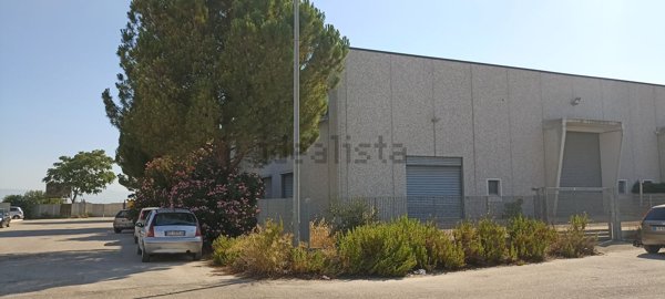 capannone in vendita a Foggia in zona Villaggio Artigiani