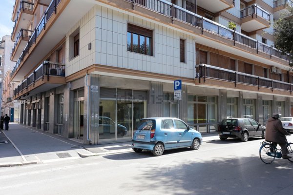 locale commerciale in vendita a Foggia in zona Centro Città