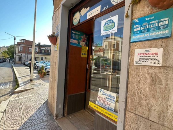 negozio in vendita a Foggia in zona Centro Città