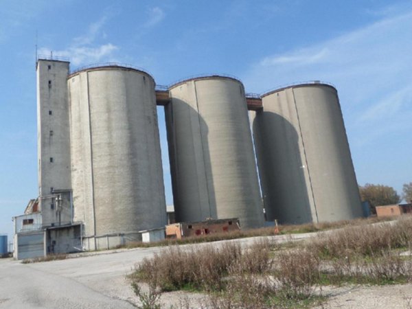 locale di sgombero in vendita a Foggia in zona Incoronata