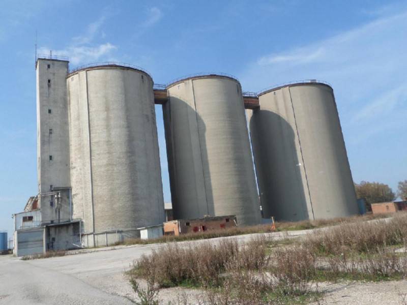 locale di sgombero in vendita a Foggia in zona Incoronata