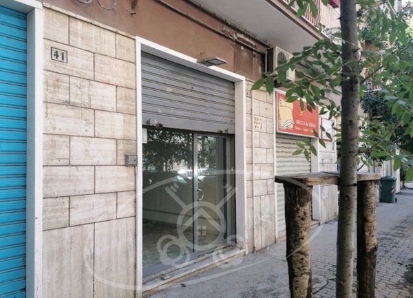 locale commerciale in vendita a Foggia in zona Immacolata / San Pio X