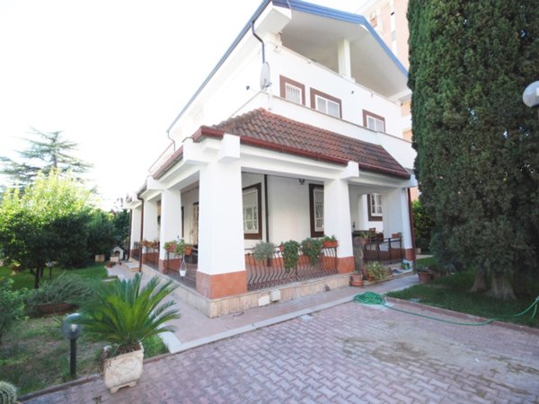 casa indipendente in vendita a Foggia in zona Camporeale