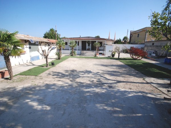 casa indipendente in vendita a Foggia in zona Camporeale