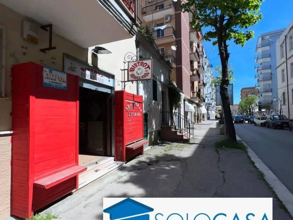 negozio in vendita a Foggia in zona Candelaro
