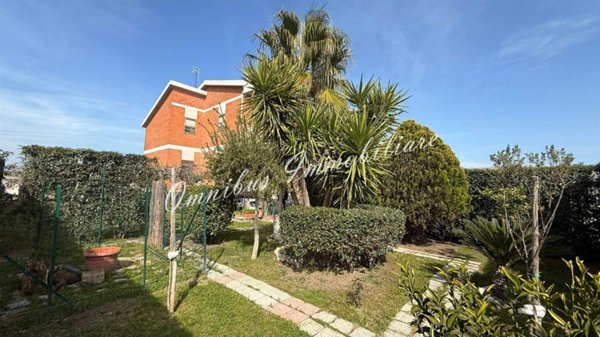 casa indipendente in vendita a Foggia in zona Arpinova