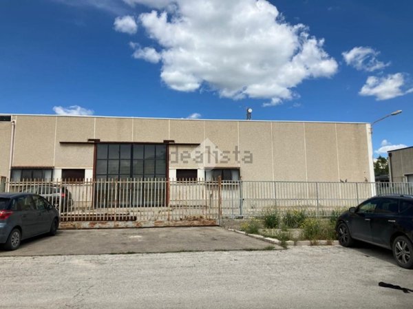 capannone in vendita a Foggia in zona Villaggio Artigiani