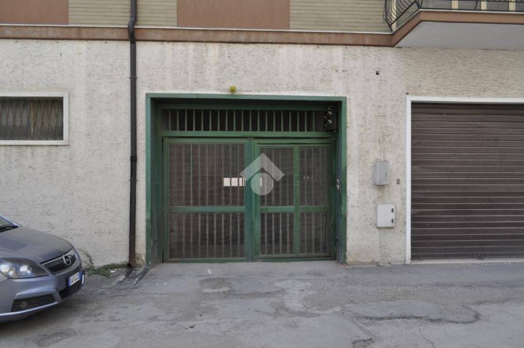 locale commerciale in vendita a Foggia in zona Immacolata / San Pio X