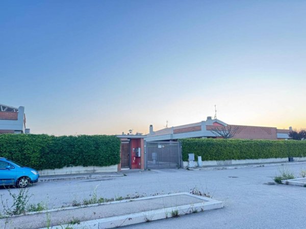 casa indipendente in vendita a Foggia in zona Candelaro