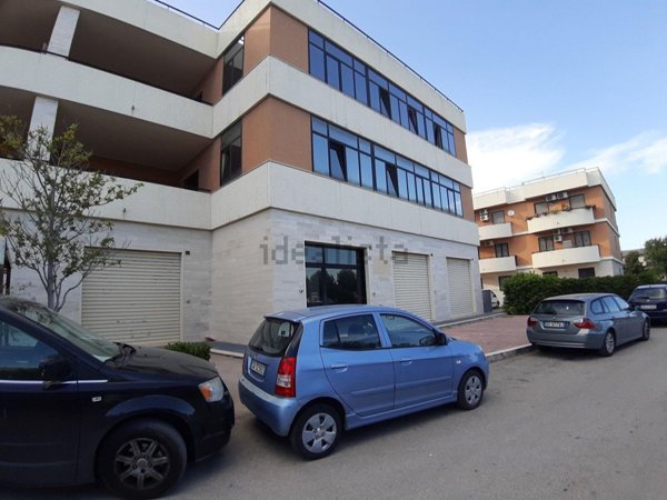 locale commerciale in vendita a Foggia in zona Villaggio Artigiani
