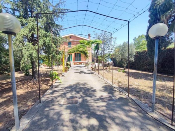 casa indipendente in vendita a Foggia in zona Macchia Gialla