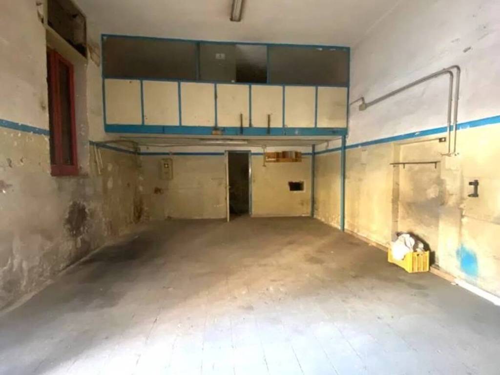 negozio in vendita a Foggia in zona San Ciro