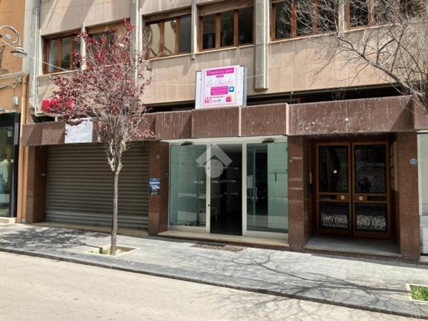 negozio in vendita a Foggia in zona Centro Città